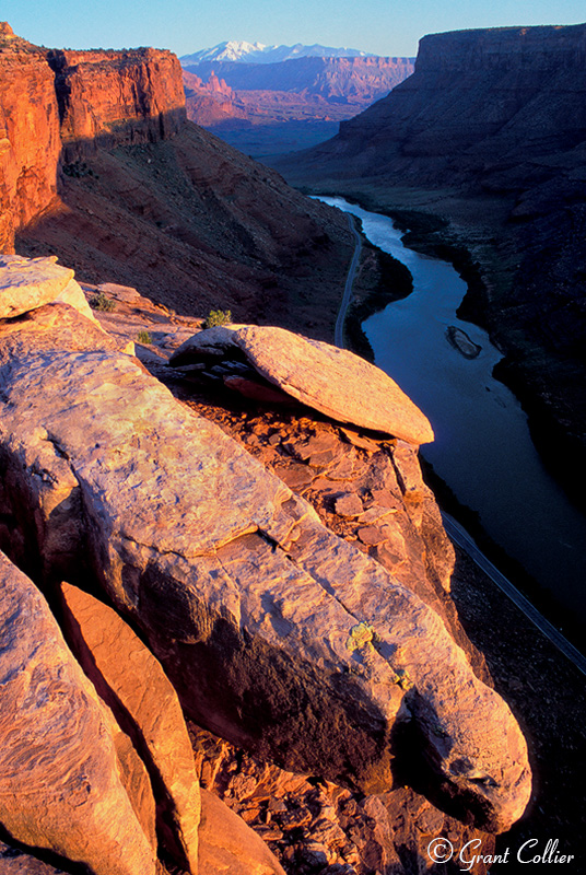 Colorado River, Fisher Tower, cliffs