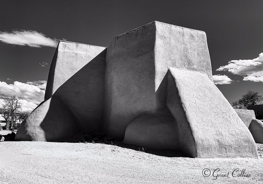 Black and white image of the San Francisco de Asis church in Taos, New Mexico.