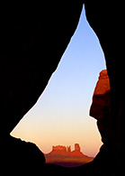Teardrop Arch, Monument Valley